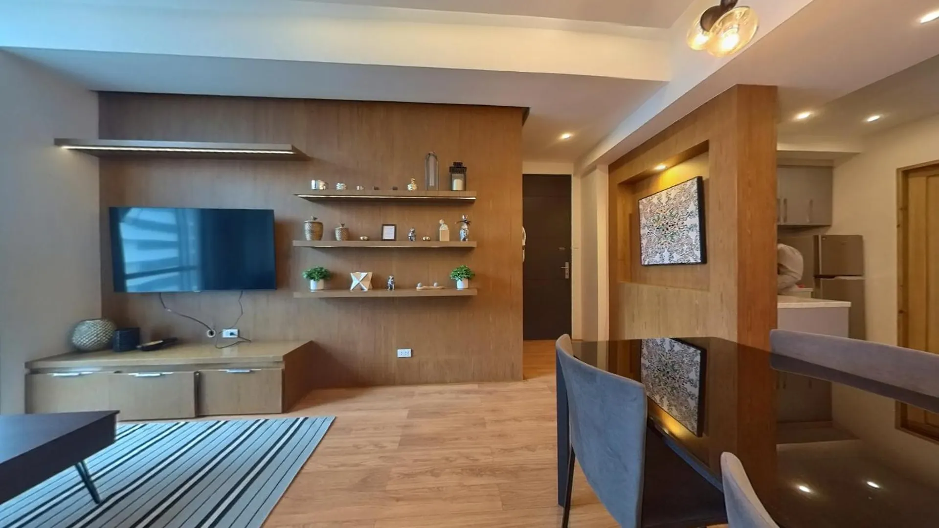Full-Serviced Residential Apartment In Blue Sapphire, Bgc Manila Filipinas