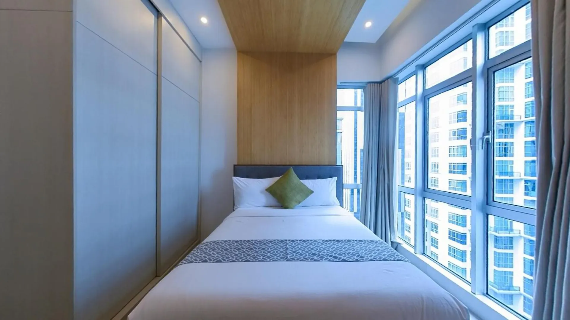 Full-Serviced Residential Apartment In Blue Sapphire, Bgc Manila 0*,