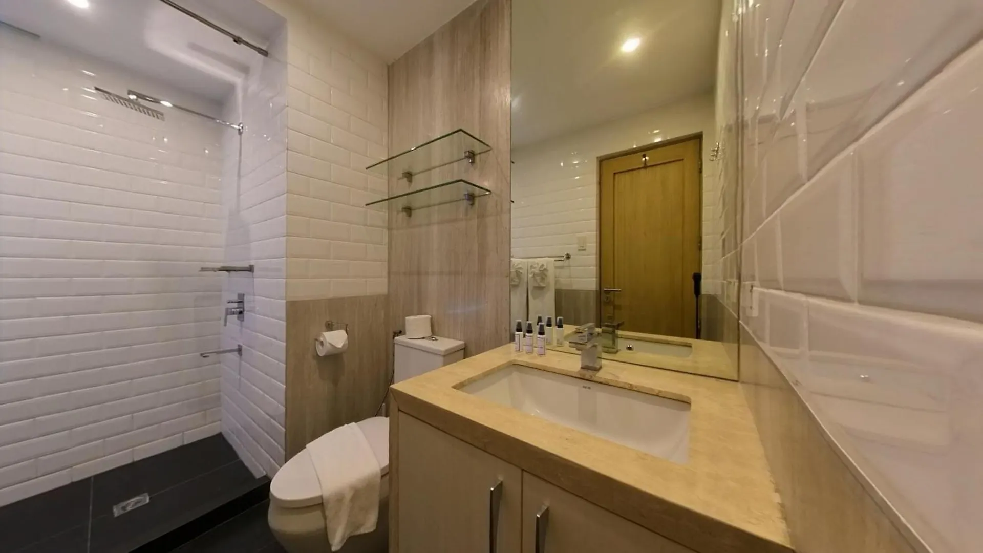Full-Serviced Residential Apartment In Blue Sapphire, Bgc 马尼拉 0*,  菲律宾