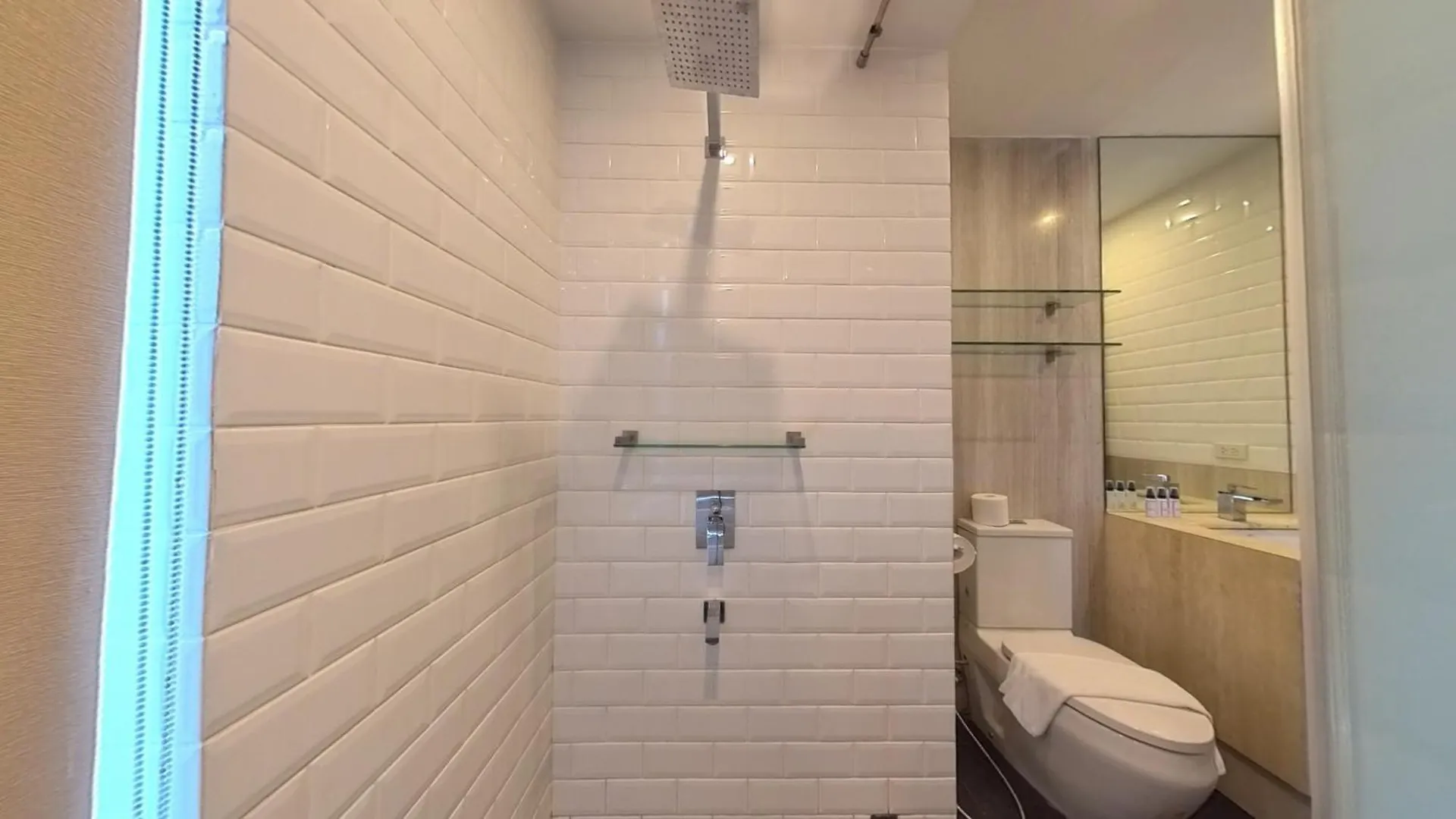 Full-Serviced Residential Apartment In Blue Sapphire, Bgc Manila