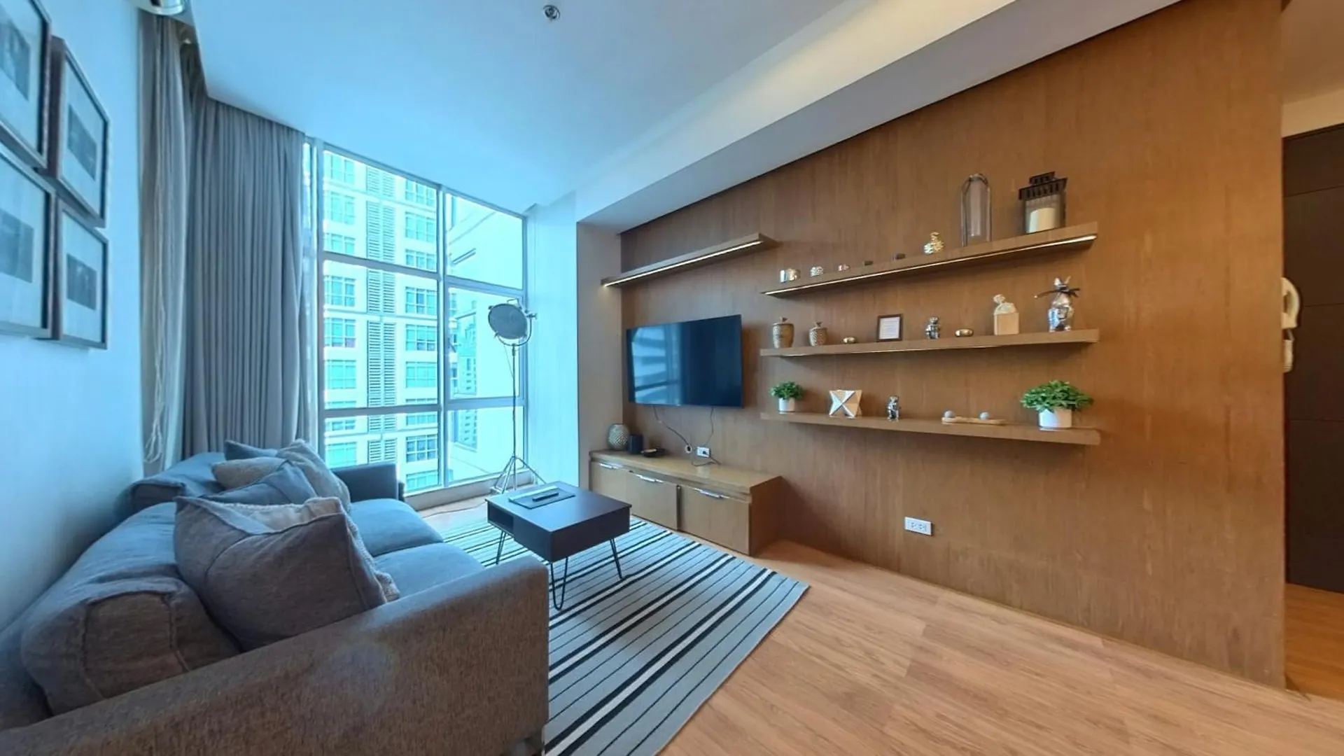 Full-Serviced Residential Apartment In Blue Sapphire, Bgc Manila