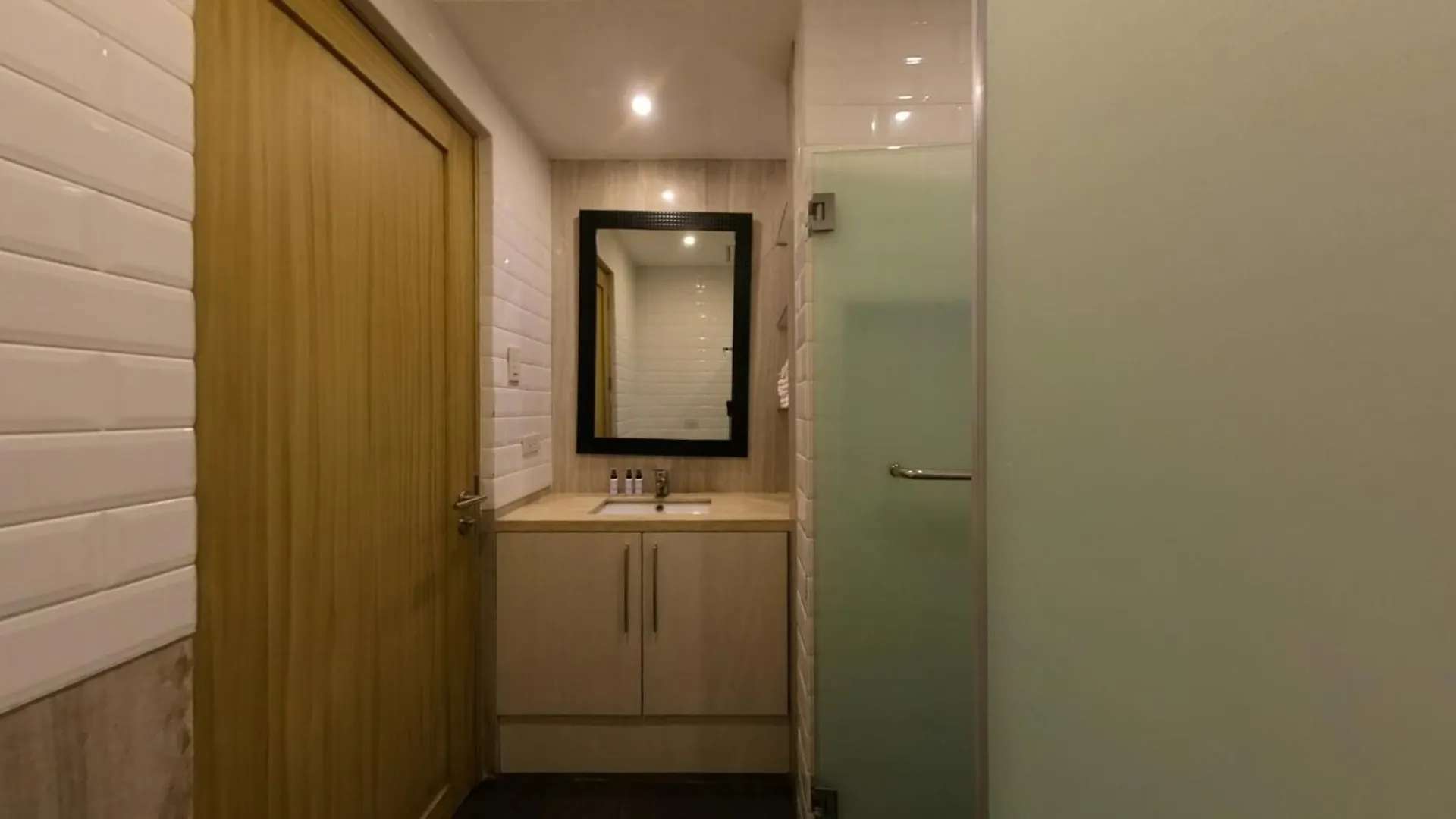 Full-Serviced Residential Apartment In Blue Sapphire, Bgc Manila Philippines