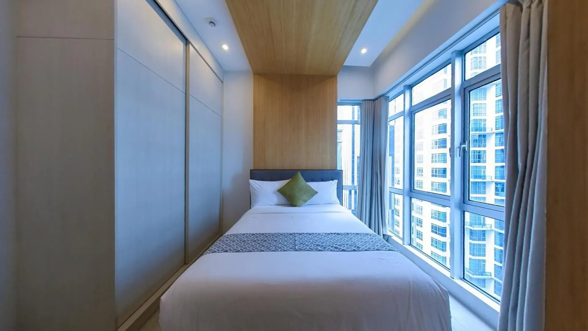 Aparthotel Full-Serviced Residential Apartment In Blue Sapphire, Bgc Manila